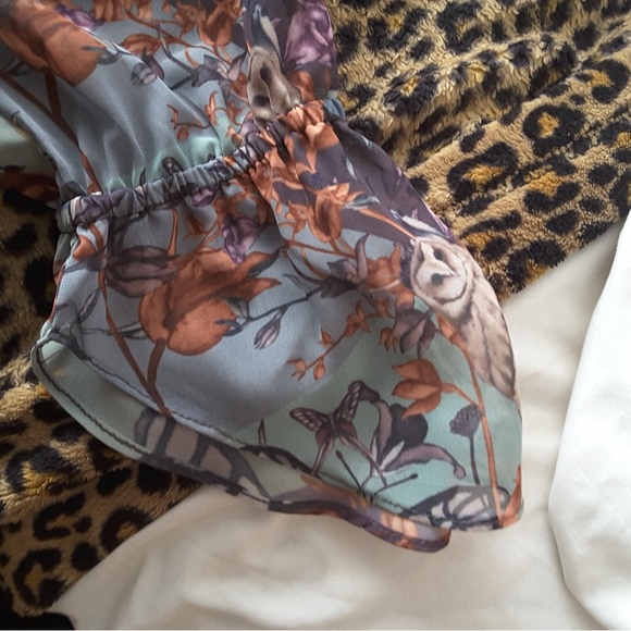 HILLARY SCOTT  ornate design blouse with bell sleeves - Picture 3 of 4